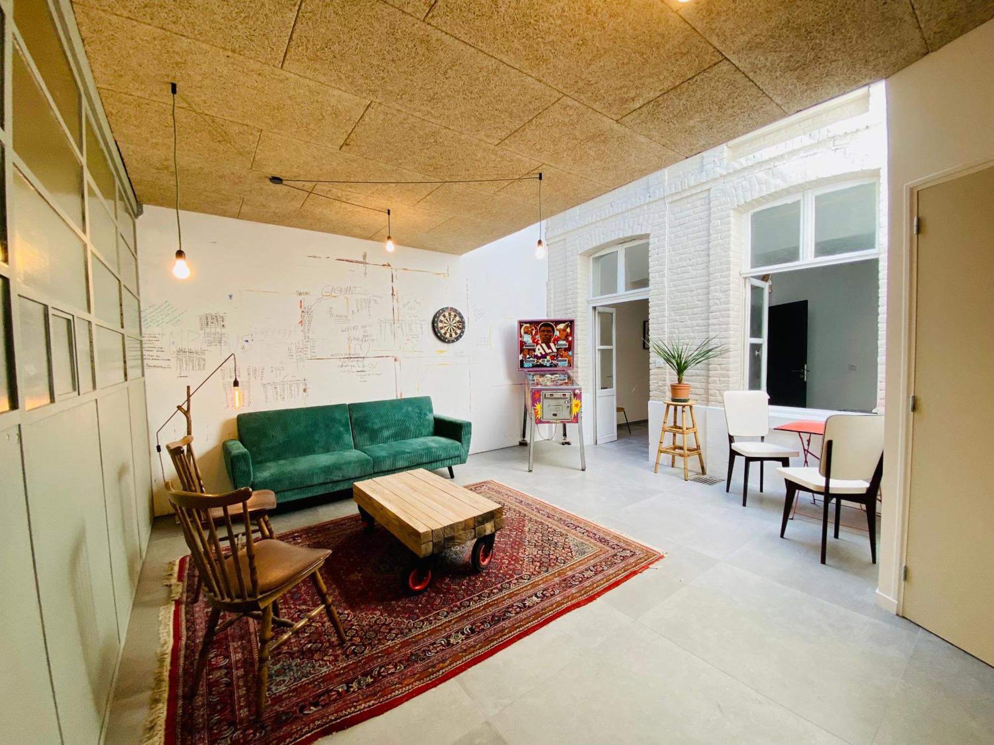 Oasis Urbaine - Spacieux Et Calme Avec Patio Lilla Esterno foto