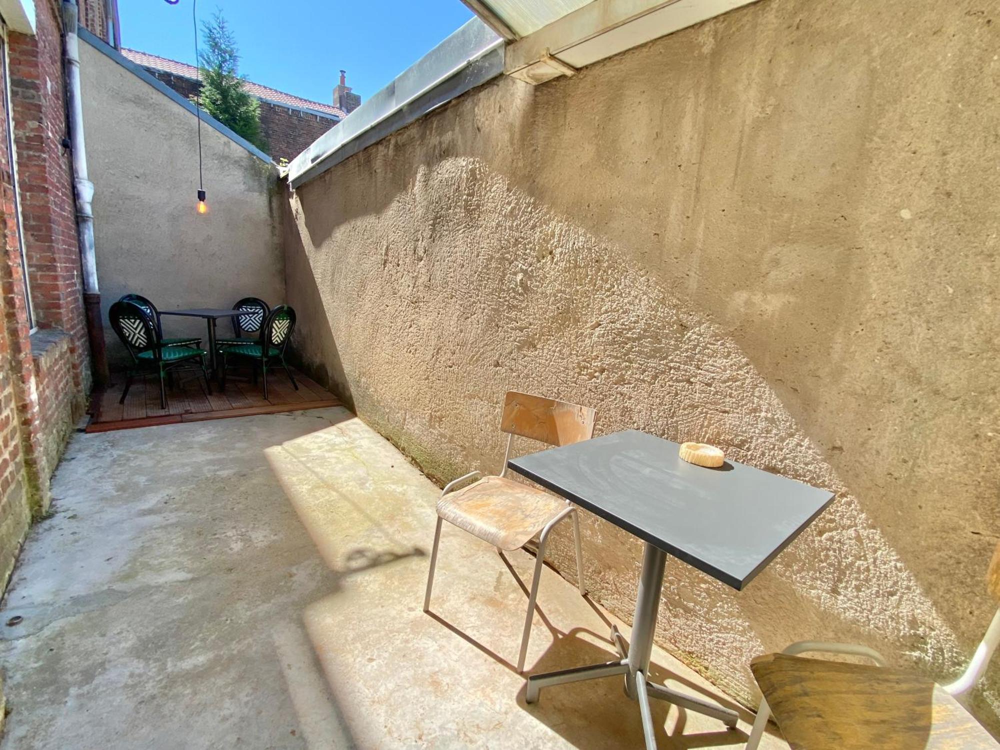 Oasis Urbaine - Spacieux Et Calme Avec Patio Lilla Esterno foto